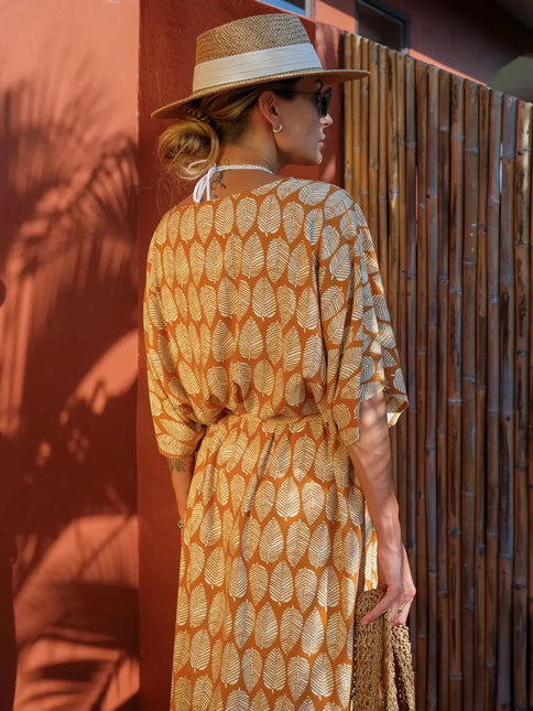 Kimono long imprimé feuilles caramel crème manches larges fente bohème femme plage Lumière Bohème