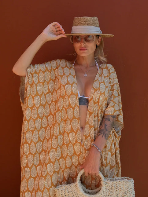 Kimono long imprimé feuilles caramel crème manches larges fente bohème femme plage Lumière Bohème