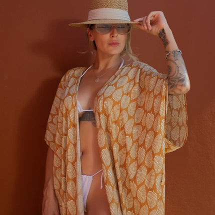 Kimono long imprimé feuilles caramel crème manches larges fente bohème femme plage Lumière Bohème