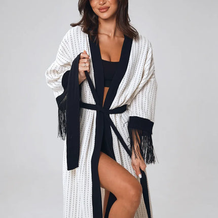 Kimono long texturé franges noires bordures contrastées blanc noir bohème chic femme Lumière Bohème