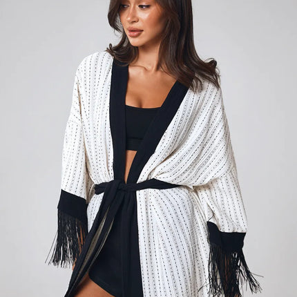 Kimono long texturé franges noires bordures contrastées blanc noir bohème chic femme Lumière Bohème