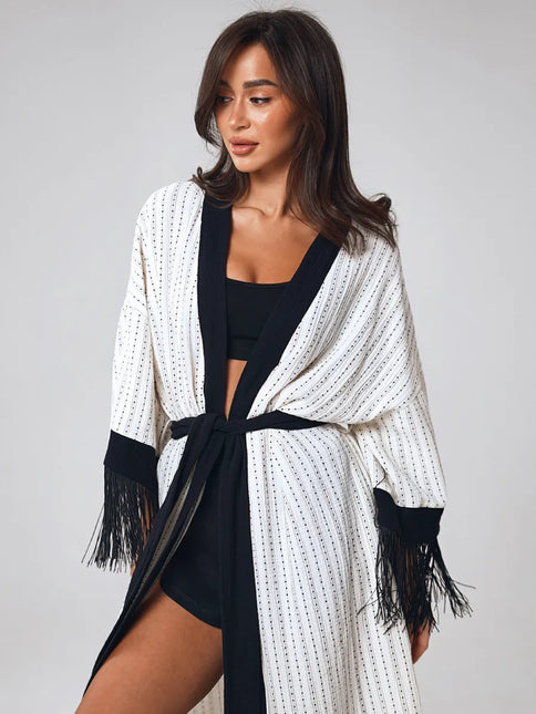 Kimono long texturé franges noires bordures contrastées blanc noir bohème chic femme Lumière Bohème