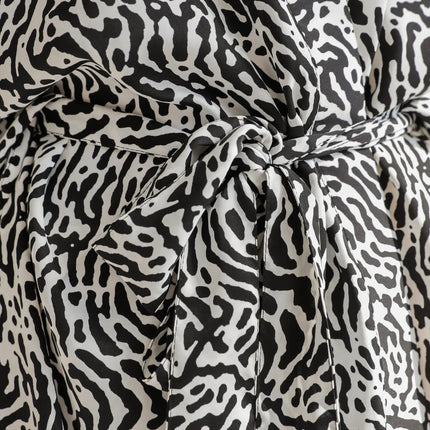Robe kimono courte imprimé zébré abstrait manches larges ceinture noir blanc bohème chic femme Lumière Bohème