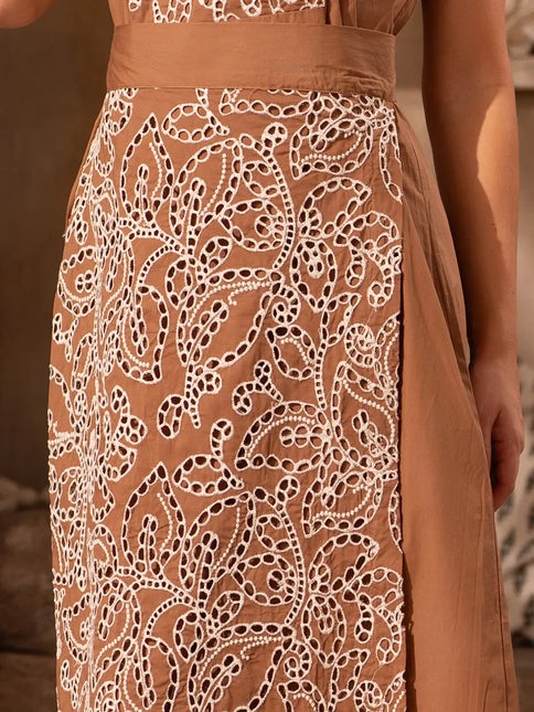 Robe Midi Sans Manches Broderie Florale Ceinture Nouée | Style Bohème Femme | Lumière Bohème