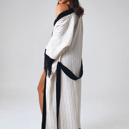 Kimono long texturé franges noires bordures contrastées blanc noir bohème chic femme Lumière Bohème