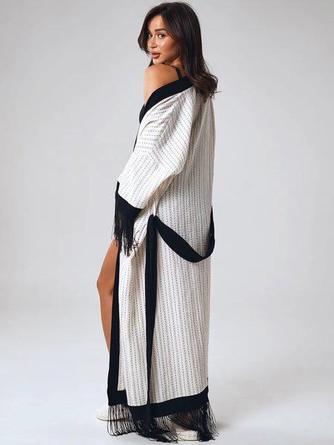Kimono long texturé franges noires bordures contrastées blanc noir bohème chic femme Lumière Bohème
