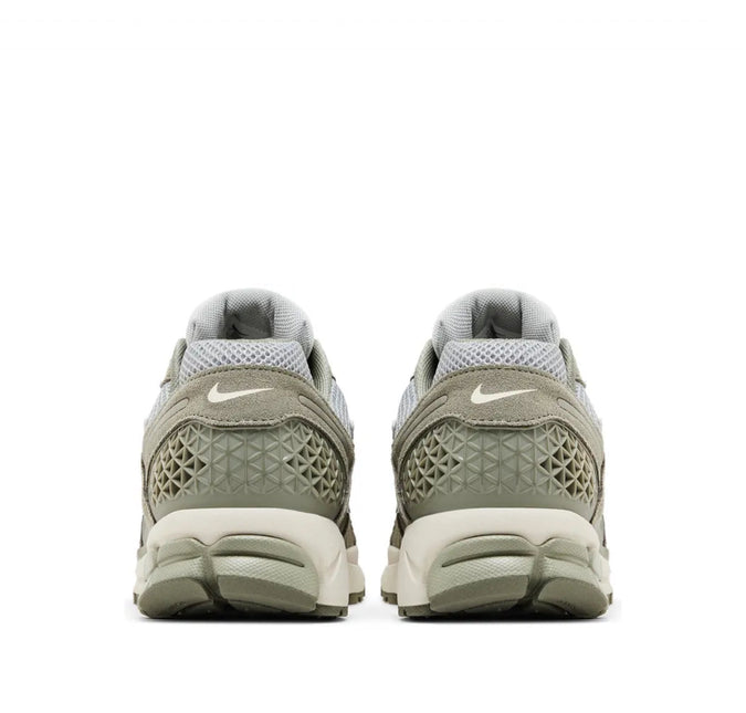 AIR ZOOM VOMERO 5 DARK STUCCO