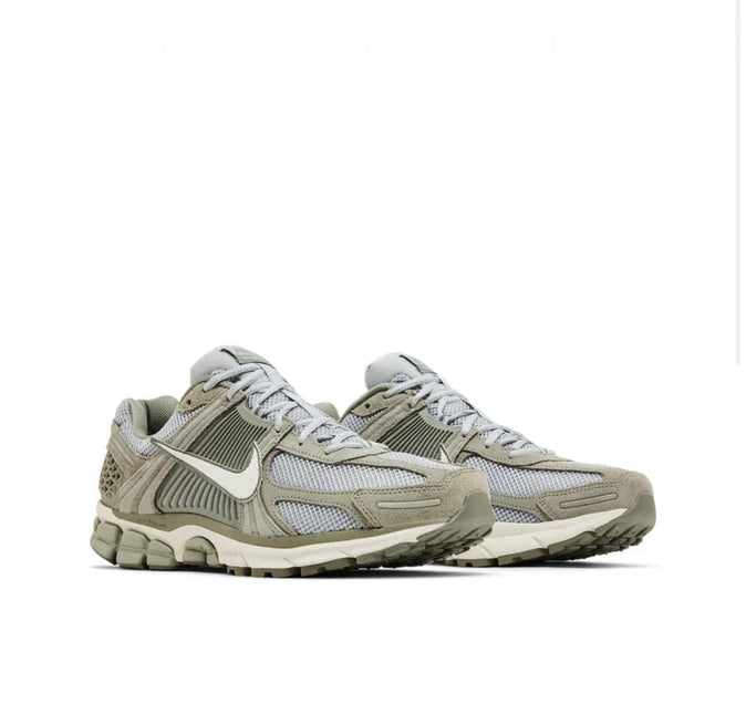 AIR ZOOM VOMERO 5 DARK STUCCO