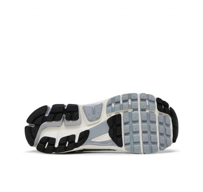 AIR ZOOM VOMERO 5 WOLF GREY COOL