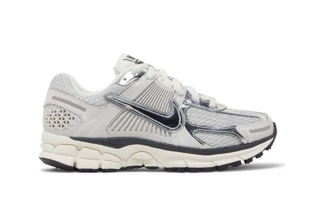 AIR ZOOM VOMERO 5 PHOTON DUST METALLIC SILVER