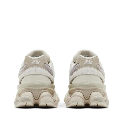 9060 GREY MOONBEAM