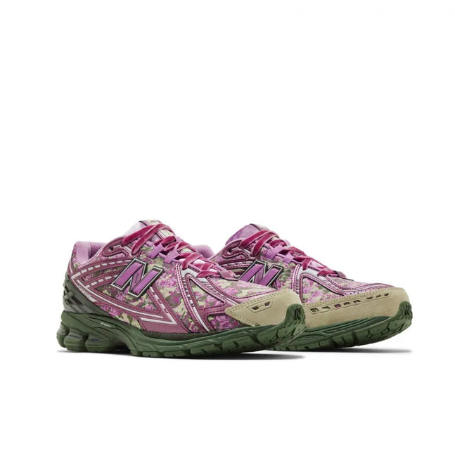 1906R X JACK HARLOW ROSE RUNNER