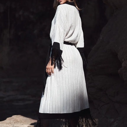 Kimono long texturé franges noires bordures contrastées blanc noir bohème chic femme Lumière Bohème