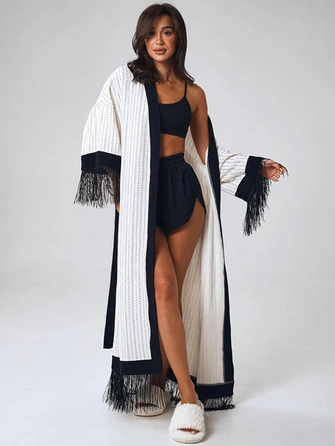 Kimono long texturé franges noires bordures contrastées blanc noir bohème chic femme Lumière Bohème