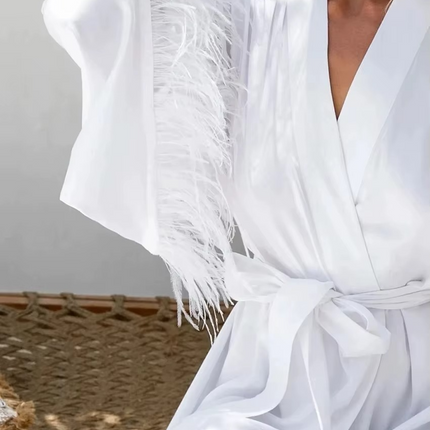 Kimono court blanc plumes manches larges col V ceinture bohème luxe femme maison soirée Lumière Bohème