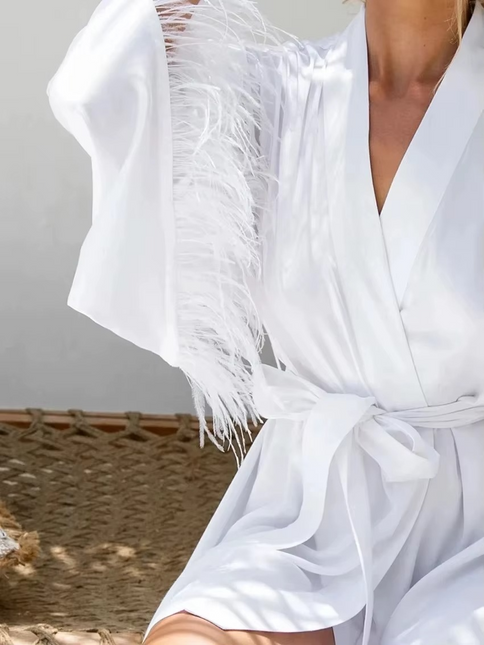 Kimono court blanc plumes manches larges col V ceinture bohème luxe femme maison soirée Lumière Bohème