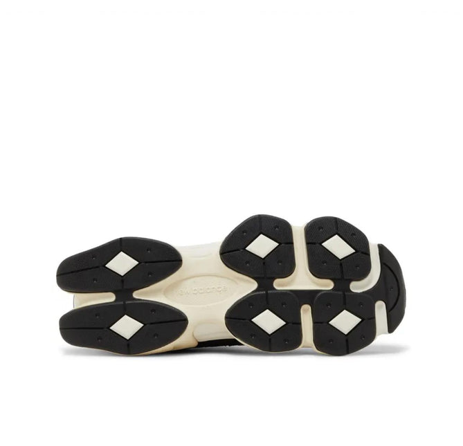 9060 BLACK & WHITE